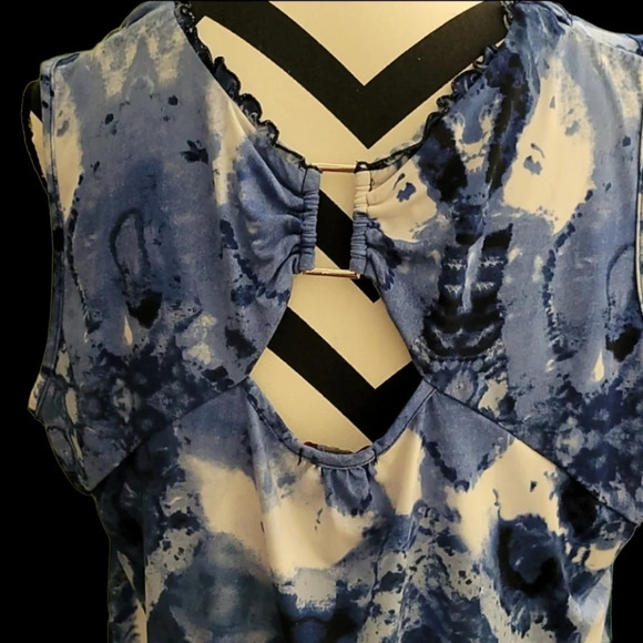 Cocomo Sleeveless Top - Picture 3 of 4